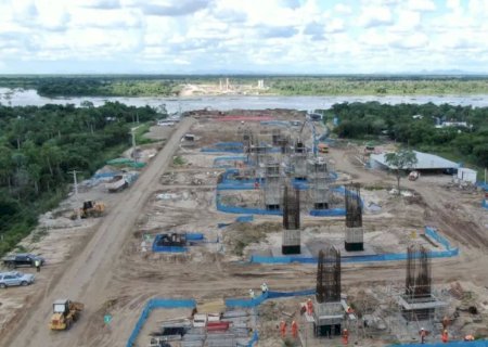 Ponte da Rota Bioceânica tem estacas de concreto armado instaladas até 43 metros de profundidade.