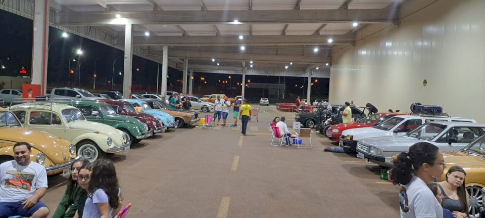 O CAR Clube dos amigos Reliqueiros de Ivinhema realizou no final de semana o Encontro Mensal no estacionamento do Mega Atacadista, na cidade de Ivinhema.