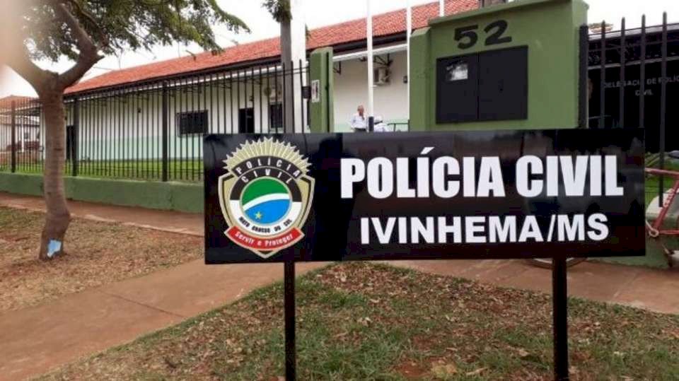 Discussão em bar termina com mulher esfaqueada 4 vezes no pescoço.