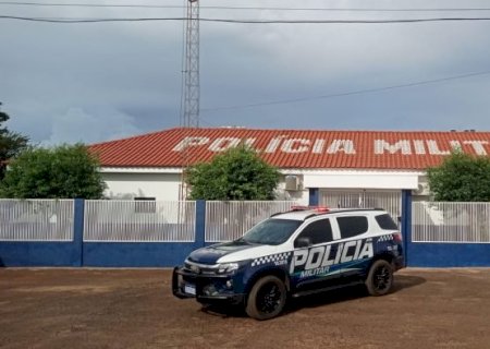 Polícia Militar de Ivinhema prende homem por violação de domicílio e ameaça