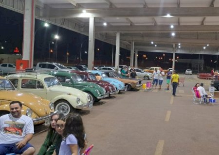 O CAR Clube dos amigos Reliqueiros de Ivinhema realizou no final de semana o Encontro Mensal no estacionamento do Mega Atacadista, na cidade de Ivinhema.
