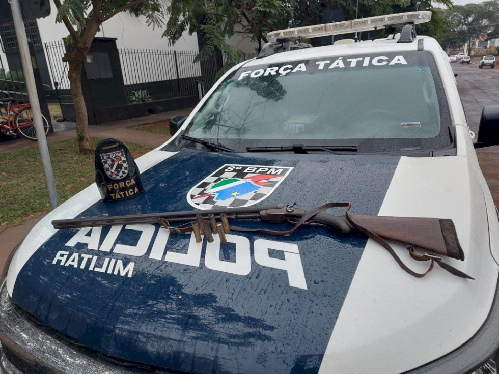 Ivinhema -  Polícia Militar prende homem por porte ilegal de arma de fogo e munições.