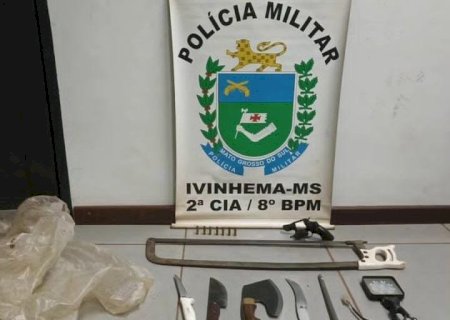 Ivinhema -Polícia Militar de Ivinhema prende quatro pessoas e duas armas de fogo.