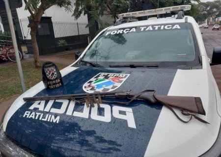 Ivinhema -  Polícia Militar prende homem por porte ilegal de arma de fogo e munições.