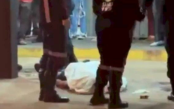 Homem é executado a tiros na porta do \'Bar da Loira\'