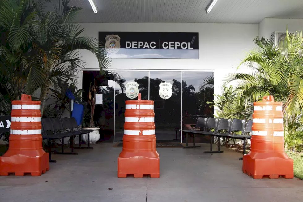 Agiota é preso ao cobrar dívida de R$ 18 mil com arma apontada para mulher.