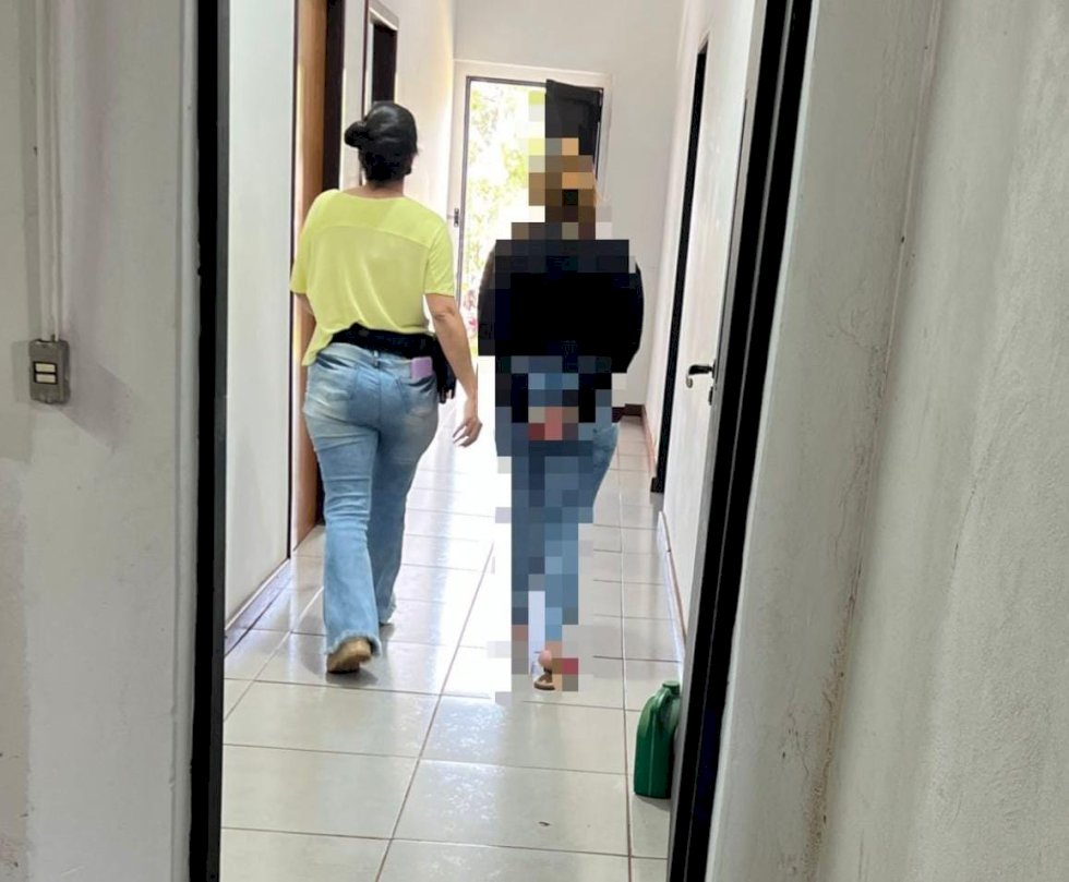 Ivinhema - Em ação conjunta com Políciais Civis de Naviraí e Angélica, SIG de Ivinhema prende mulher suspeita de torturar crianças em creche na cidade de Naviraí.