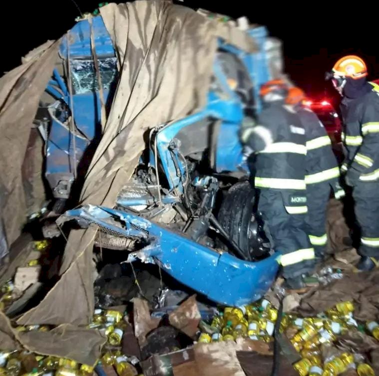 Ivinhema  - Após participar de carreata em cortejo do funeral de amigo, motorista bate na traseira de carreta e morre  em São Paulo.