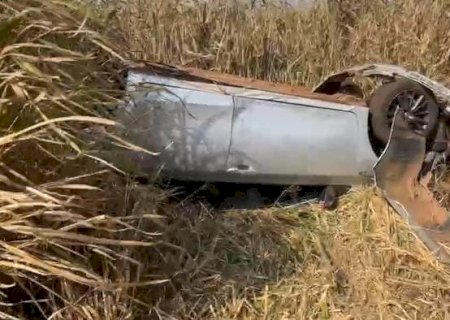 Ivinhema - Colisão entre carro e carreta na BR-376 deixa uma vitima com ferimentos leves.
