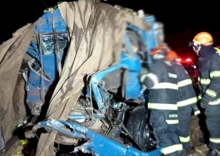 Ivinhema  - Após participar de carreata em cortejo do funeral de amigo, motorista bate na traseira de carreta e morre  em São Paulo.