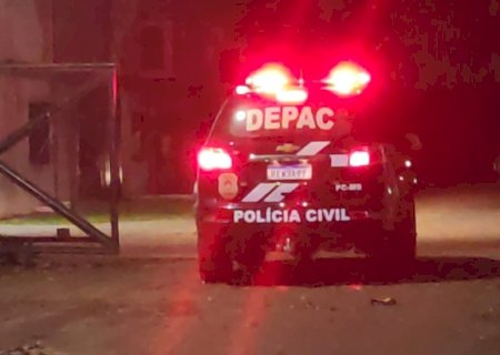 Assaltante é flagrado roubando jovem e morre em troca de tiros com a polícia