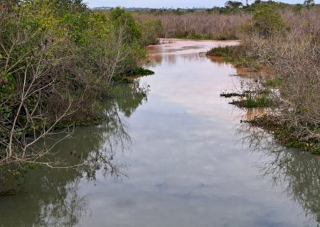 Rio Piraveve 'agoniza e corre risco de desaparecer' e população pede socorro.
