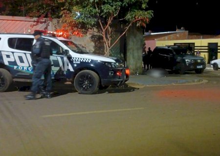 Rapaz de 18 anos é morto a tiros por dupla em moto