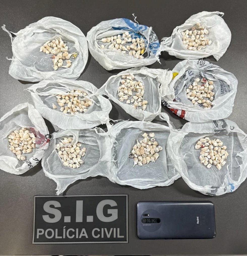 Ivinhema - Polícia Civil prende duas pessoas em flagrante por tráfico de drogas.