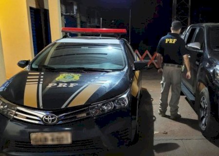 PRF em Nova Alvorada do Sul recupera caminhonete e prende suspeito de latrocínio cometido em MG.