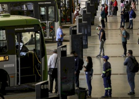 Serviços crescem 0,5% no país em julho