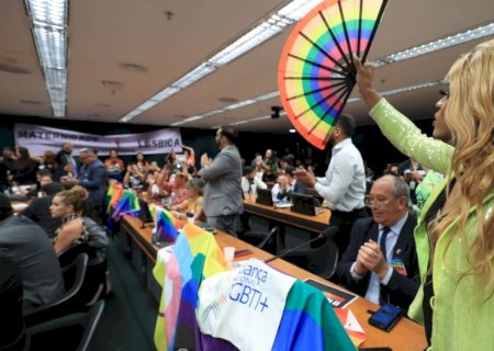 MPF pede arquivamento de projeto que proíbe casamento homoafetivo.