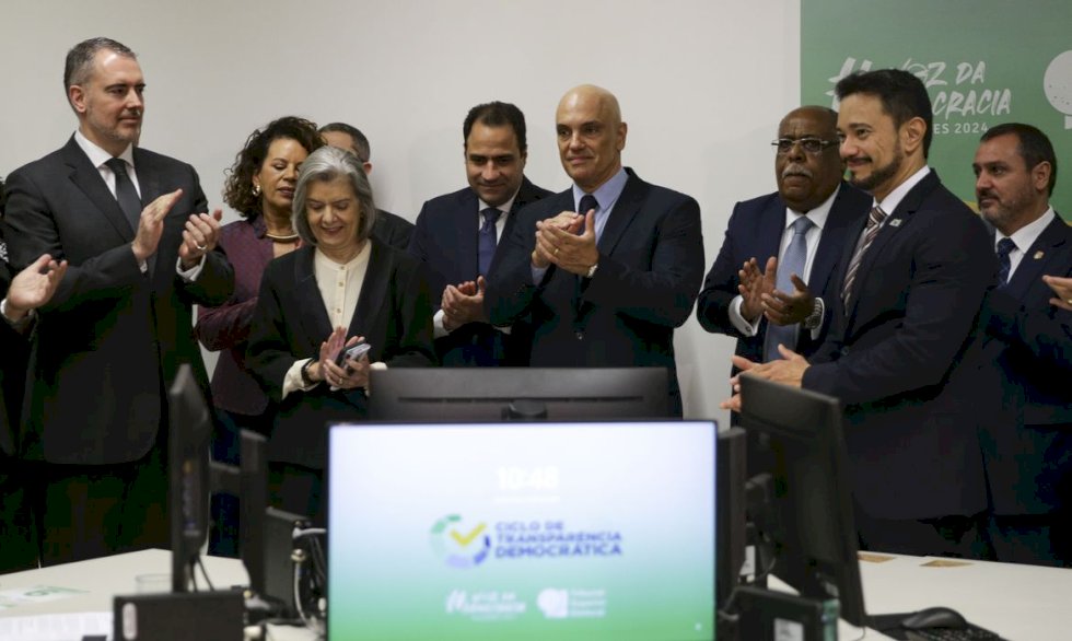TSE abre código-fonte de urna eletrônica para as eleições de 2024.