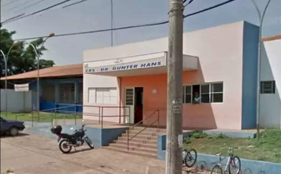 Trabalhador corta fio de 220 volts com dente, leva descarga elétrica e morre.