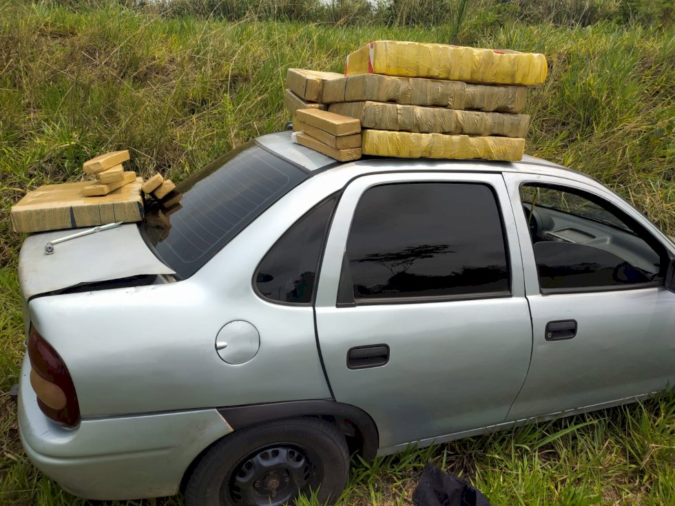 Ivinhema - Polícia Militar prende homem transportando mais de 400 quilos de maconha.