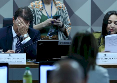 CPMI do 8 de janeiro pede indiciamento de Jair Bolsonaro.