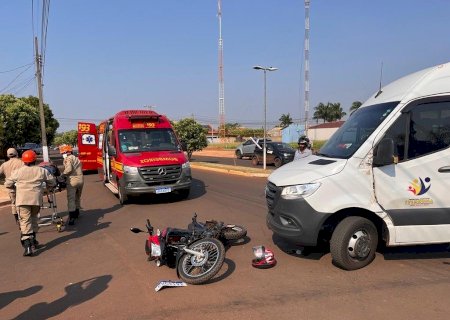 IVINHEMA: Colisão de Van e moto deixa motociclista ferido no Bairro Centro