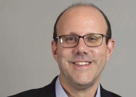 Segredo para combater pobreza está nas pequenas coisas, diz economista