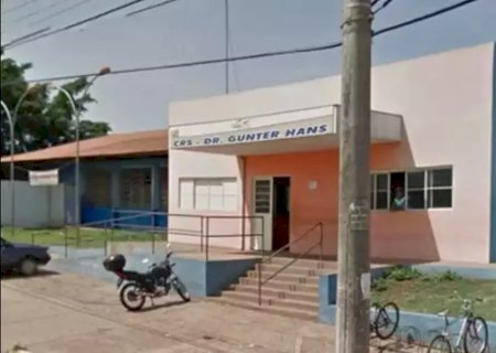 Trabalhador corta fio de 220 volts com dente, leva descarga elétrica e morre.