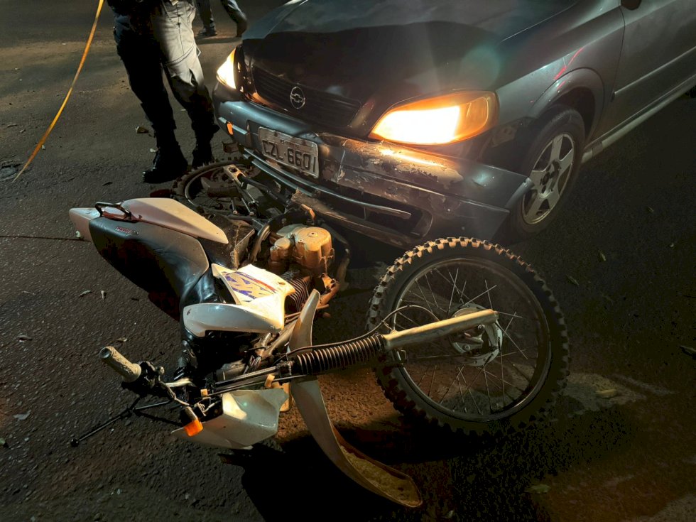 Ivinhema - Acidente entre carro e moto deixa duas vitimas menores com ferimentos graves