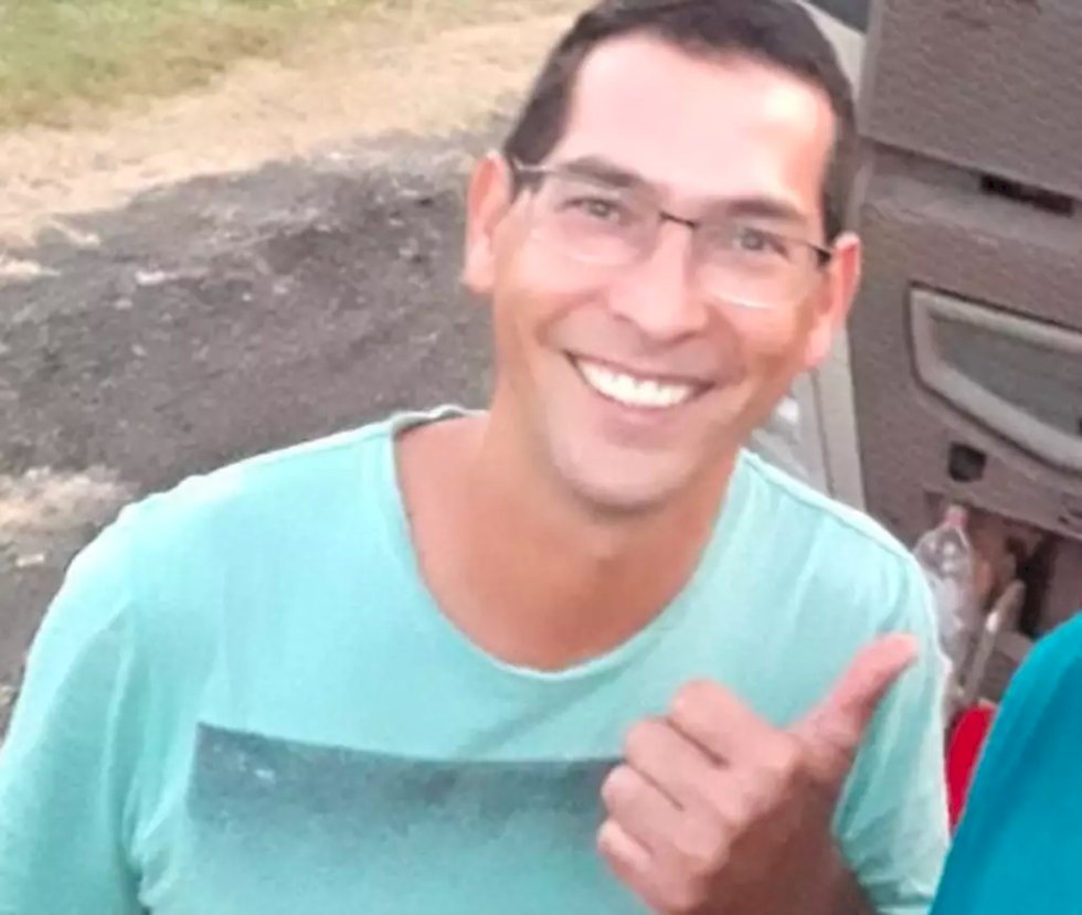 Homem é morto com dois tiros após ser chamado no portão de casa.