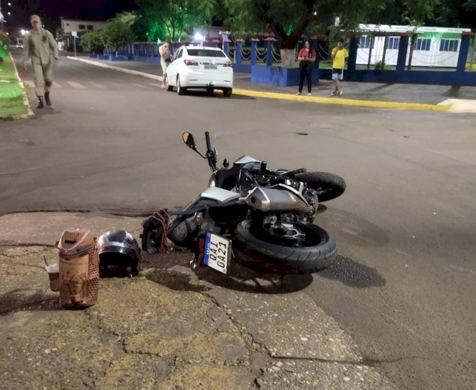 Ivinhema - Acidente entre carro e moto na Av Brasil