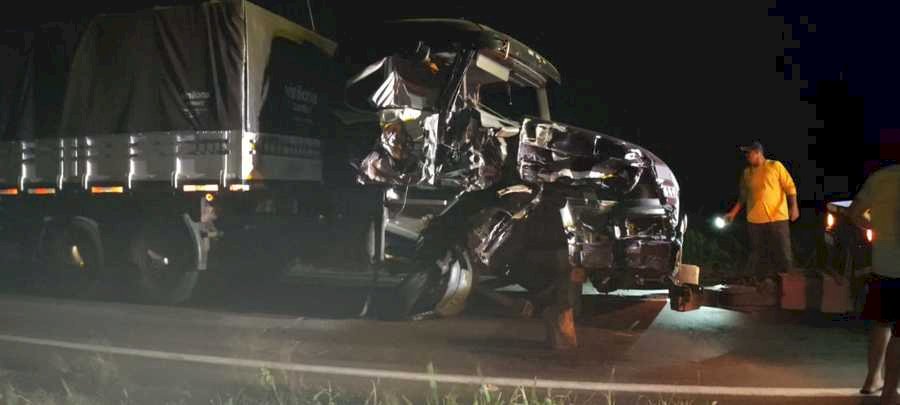 Carreta parada na pista provoca acidente na MS-480, próximo à divisa de MS com SP