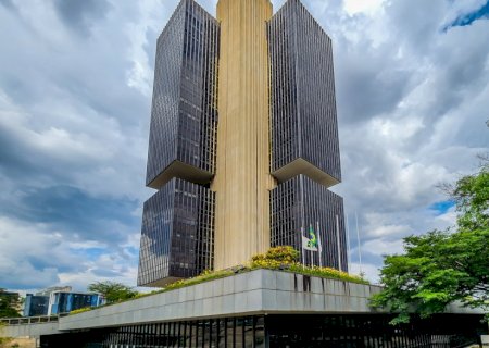 Copom corta Selic pela 3ª vez seguida; taxa básica de juros cai de 12,75% para 12,25% ao ano