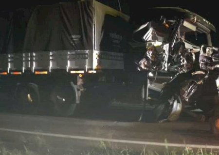 Carreta parada na pista provoca acidente na MS-480, próximo à divisa de MS com SP