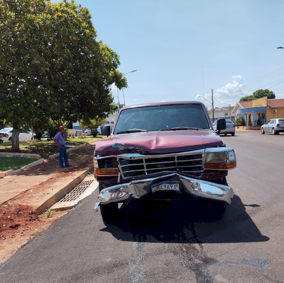IVINHEMA - Acidente na area urbana envolvendo dois veiculos deixa uma vitima ferida