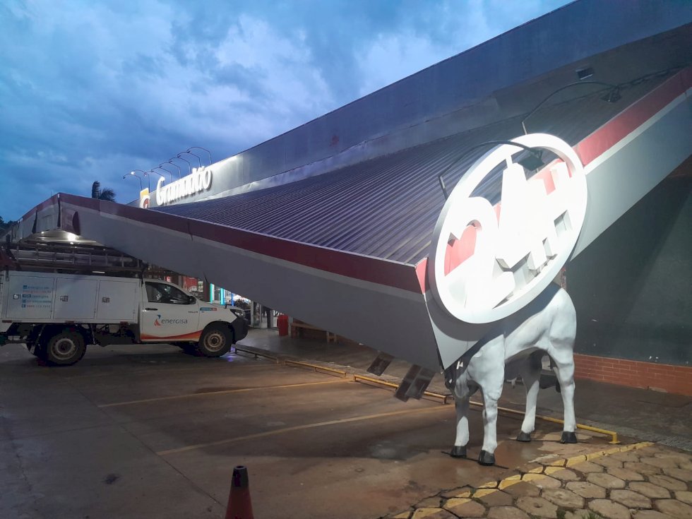 Nova Andradina - Vendaval atingi Distrito Nova Casa Verde e derruba estrutura de restaurante
