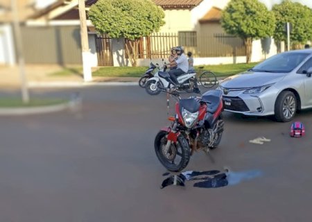 Ivinhema - Acidente entre carro e moto no bairro Centro