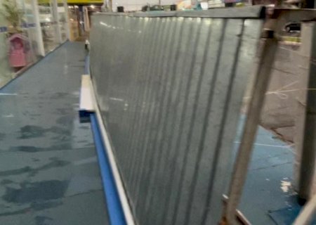 Ivinhema - Forte vendaval derruba fachada de estalecimento comercial