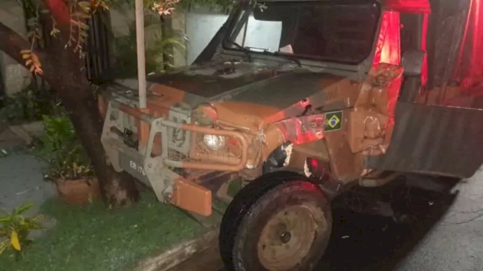 Criminoso furta viatura do Exército de Três Lagoas e abandona veículo após provocar acidente