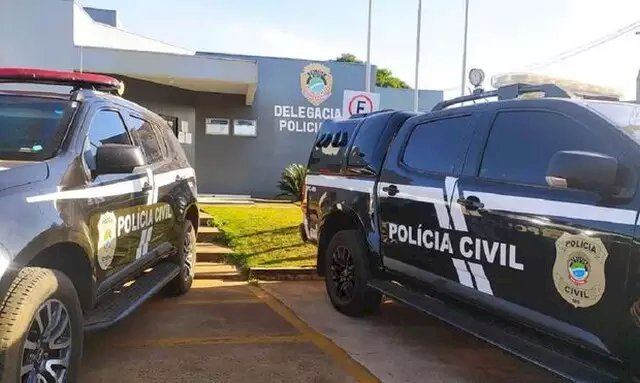 Trabalhador morre após bater moto em muro e é encontrado com porções de cocaína