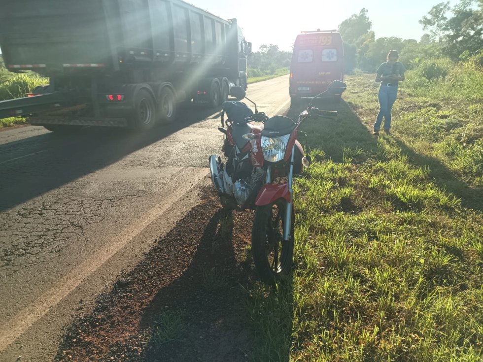 Ivinhema - Acidente entre carro e moto de uma vítima ferida na BR 376