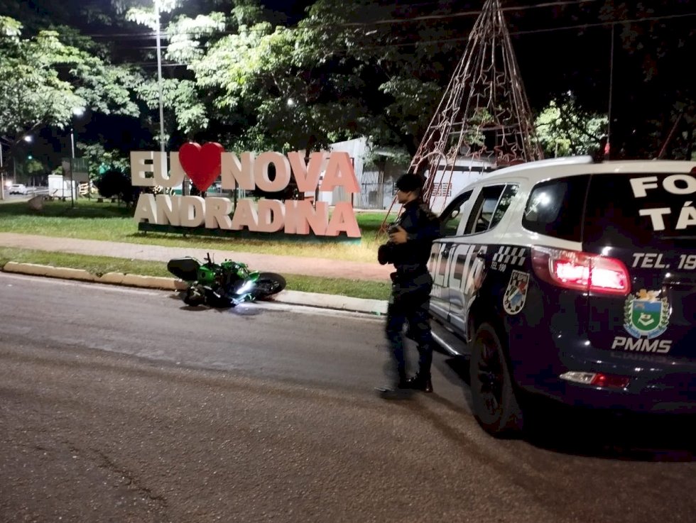 Polícia Militar conduz homem para a delegacia pela prática de direção perigosa no centro de Nova Andradina