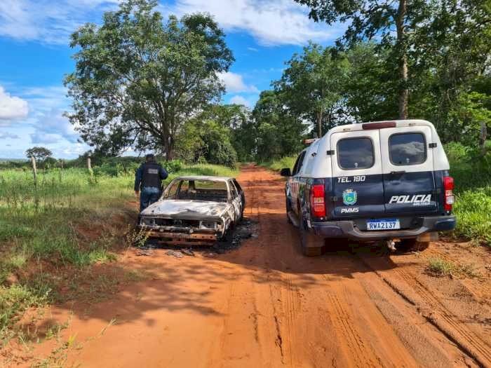 Patrulha Rural evita furto em região rural; ladroes atearam fogo no próprio carro e fugiram a pé pela mata