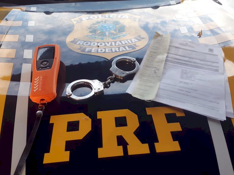 PRF prende motorista de ônibus embriagado no MS