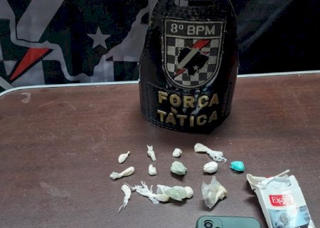 Ivinhema - Força tática do 8° BPM prende jovem por tráfico de drogas