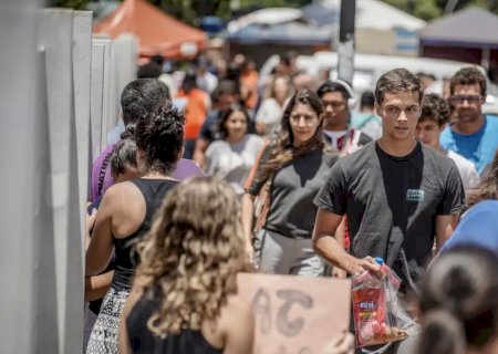 Ensino médio: Pé-de-Meia dará R$ 2 mil por ano a alunos de baixa renda