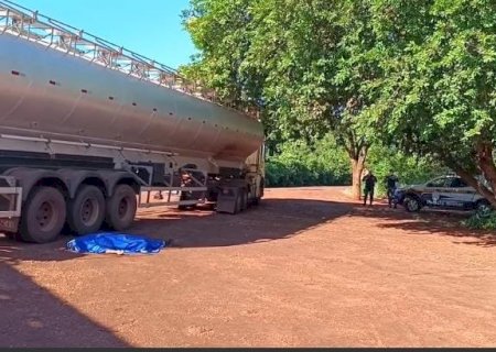 Motorista é encontrado morto com cerca de 04 tiros ao lado de caminhão em cidade no MS