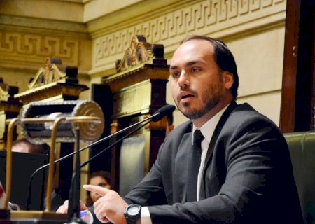 Carlos Bolsonaro é alvo da PF em operação sobre uso irregular da Abin