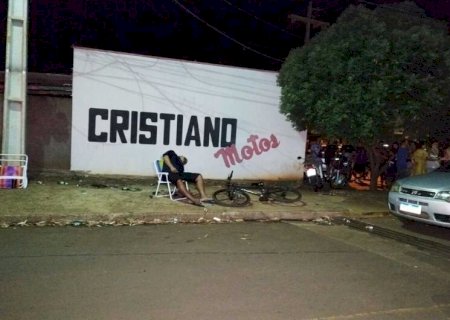 Homem é assassinado a tiros por dupla em moto