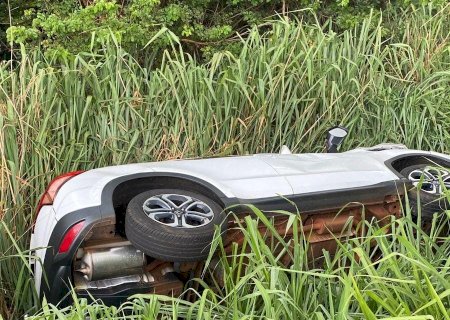 Ivinhema - Capotamento na BR -376 deixa duas vítimas feridas ambos moradores da cidade de Dourados